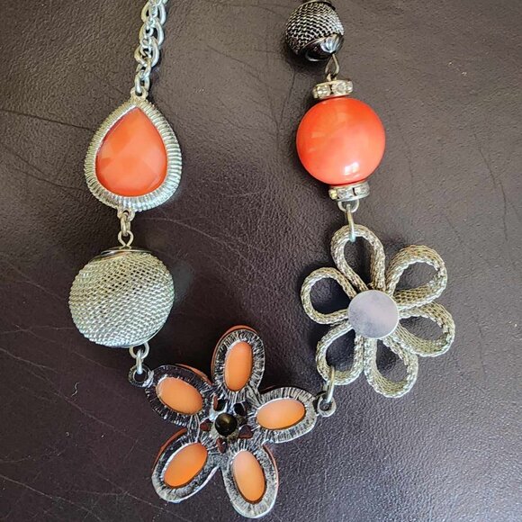 SIMPLY VERA/VERA WANG Necklace Coral Orange Floral Rhinestone Silver Tone - Picture 3 of 5